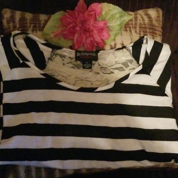 💕blk & white stripe shirt w/ lace back - Picture 3 of 3